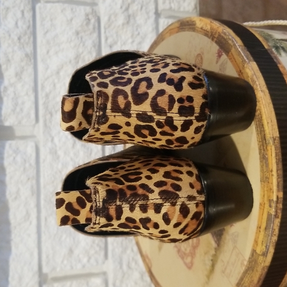 Dolce Vita Animal Print V side Bootie Size 10 fits like 9.5 - Picture 4 of 16